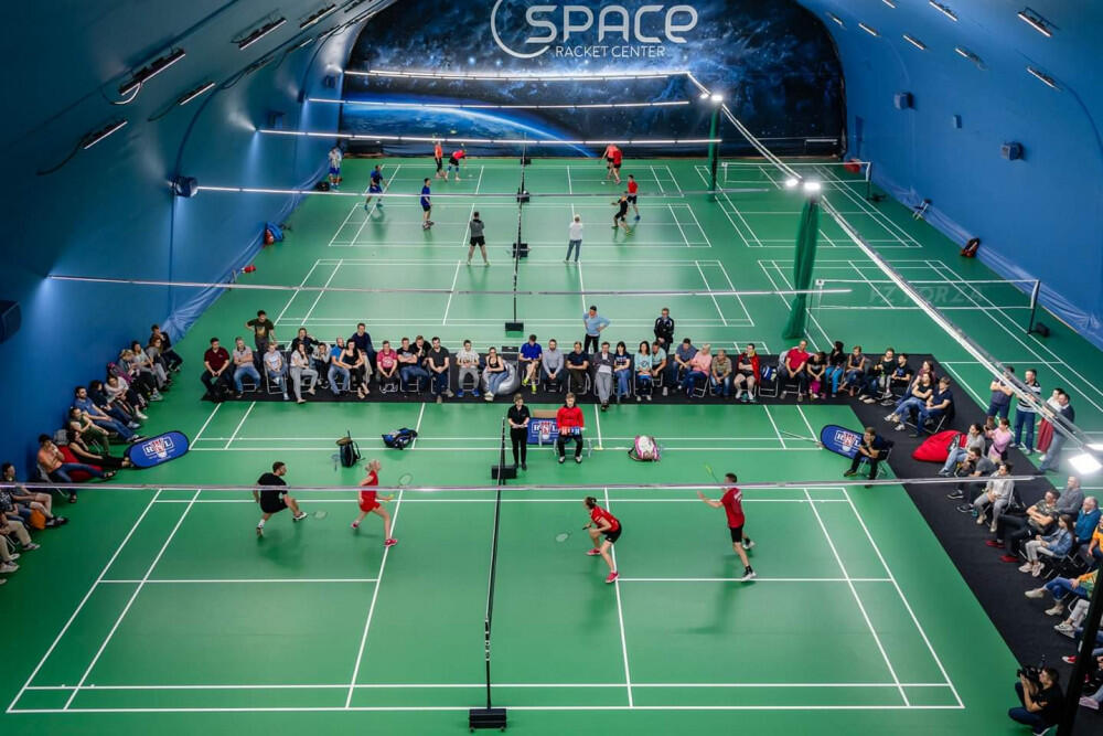 Зал в спортивном центре Space Racket Center