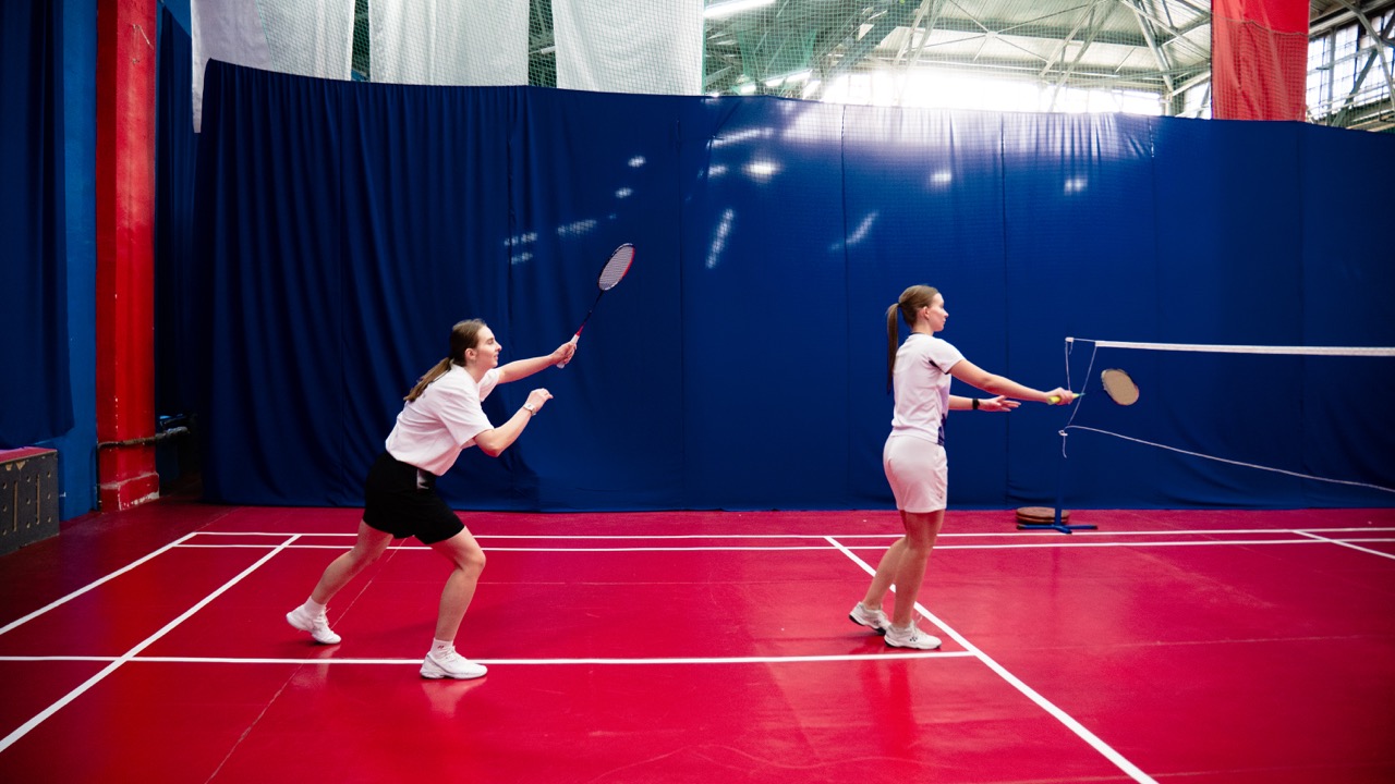 Найт Бадминтон (Night Badminton Club)