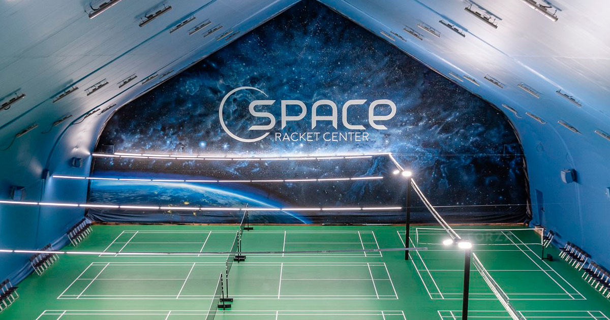 Зал в спортивном центре Space Racket Center