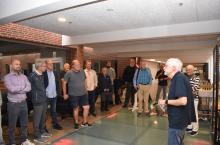 Оле Якобсен (справа) выступает на открытии выставочной стены BadmintonMuseet в Вейене. Фото: BadmintonMuseet